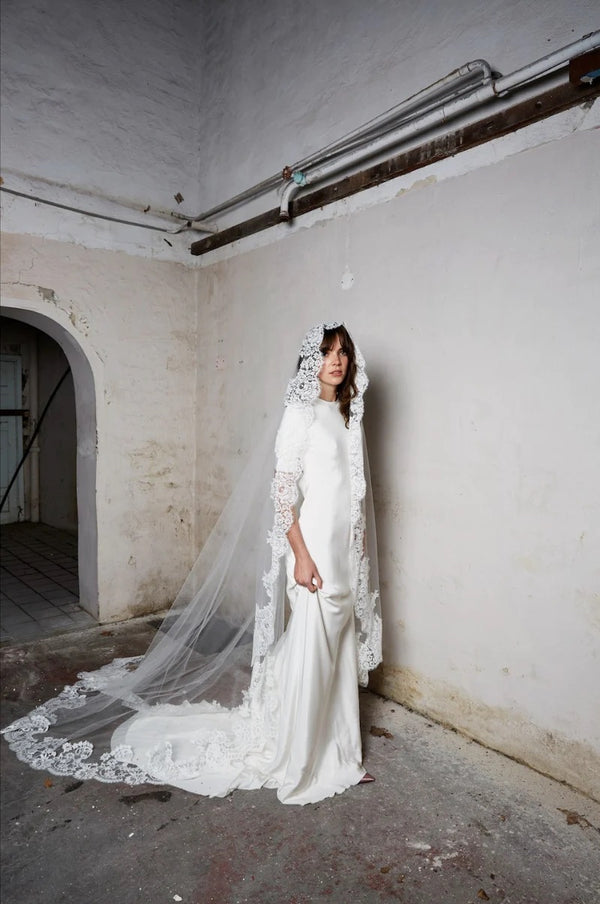 4.13 Mantilla Veil